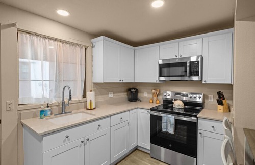 Green Valley Condo | Elegant Green Valley Villa 55+