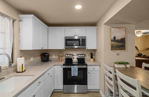 Green Valley Condo | Elegant Green Valley Villa 55+