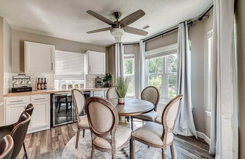 Westfield House | Elegant home in the heart of Westfield! Perfect for family gatherings!