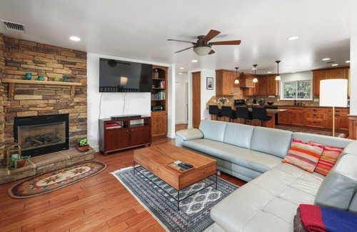 Auburn House | Elegant Home minutes from American River+Downtown: decks + hot tub