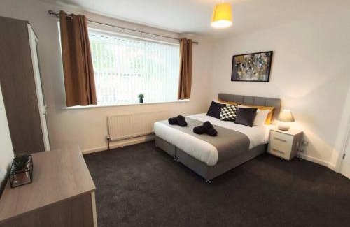 Blyth Apartment | Elegant Home, Near The Beach