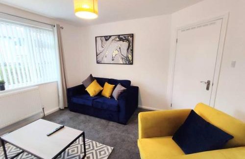 Blyth Apartment | Elegant Home, Near The Beach