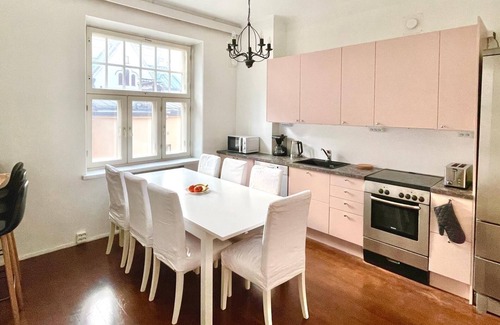 Kluuvi Apartment | Elegant Jugend city retreat 79m2