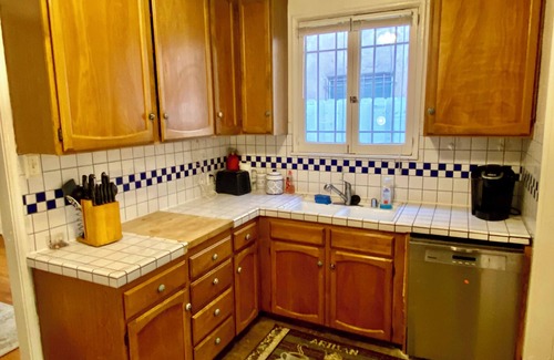 La Brea Apartment | Elegant, Large, Parking, Central Location, Walk to The Grove, BH, Fairfax, Parks