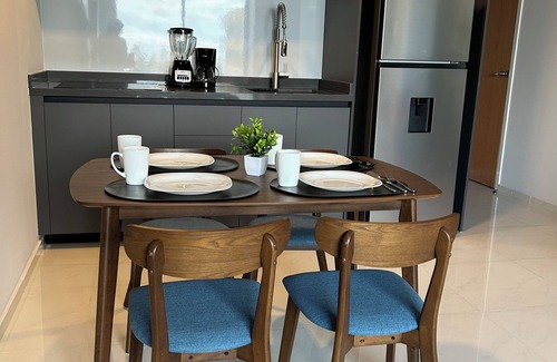 Monterrey Centro Apartment | Elegant loft apt Santa Lucia king size bed, swim pool, gym, parking, kids club