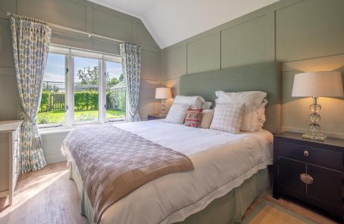 Ipswich House | Elegant luxurious cottage - The Dove House