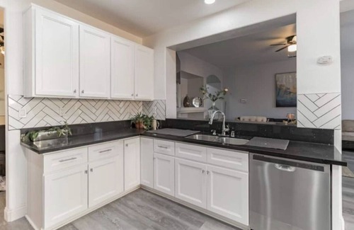 Palmdale House | Elegant Modern Home - 4Bd/2.5Ba in Palmdale