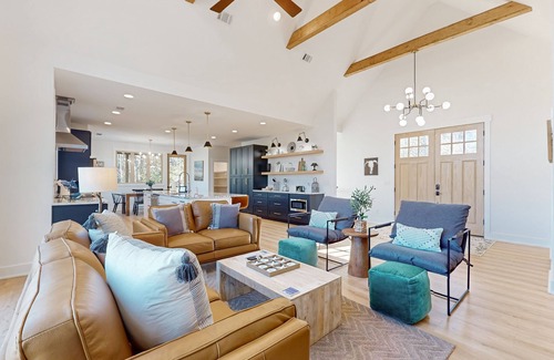 Sautee Nacoochee Cabin | Elegant mountain cabin with hot tub, game room, firepit, and stunning views