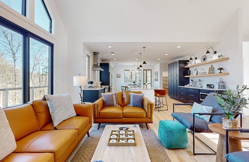 Sautee Nacoochee Cabin | Elegant mountain cabin with hot tub, game room, firepit, and stunning views