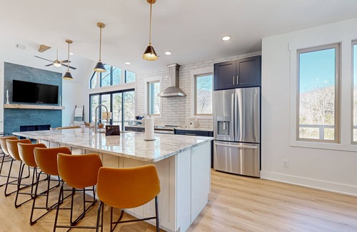 Sautee Nacoochee Cabin | Elegant mountain cabin with hot tub, game room, firepit, and stunning views