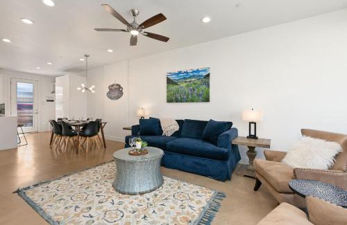 Old Town North House | Elegant Mountain Haven - King Bed and Fireplaces