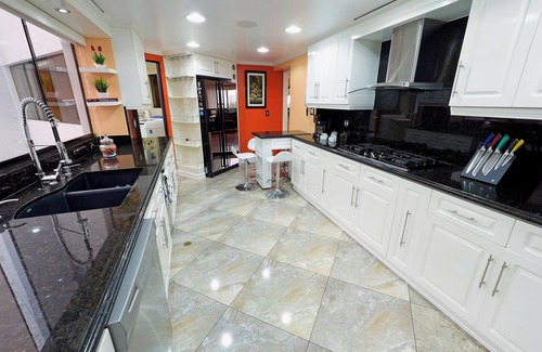 Miraflores Condo | Elegant Ocean view apartment in fabulous Miraflores with in Marriot's location.