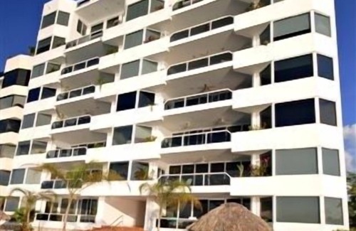 Zona Hotelera Norte Condo | Elegant Oceanfront Condo with Double Master Suites