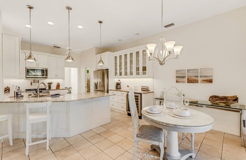 Bee Ridge House | Elegant Pool Home in Sarasota by Siesta Key Beach