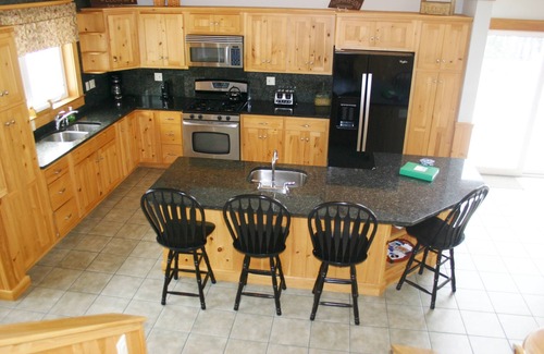 Franklin House | Elegant, spacious 5 bedroom home on Molasses Pond