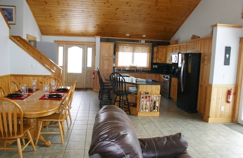 Franklin House | Elegant, spacious 5 bedroom home on Molasses Pond