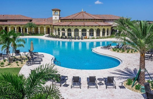 Gran Paradiso House | Elegant Sunny Florida Vacation Home in Resort Style Community