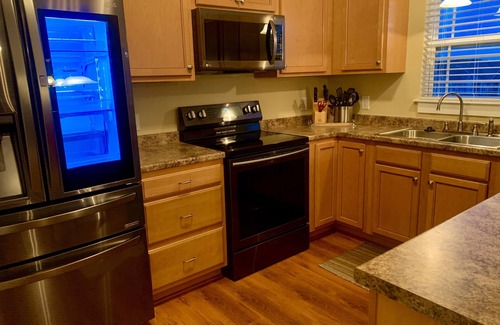 Greenville House | Elegant & Tranquil 3BR Townhome in Greenville’s Convention District