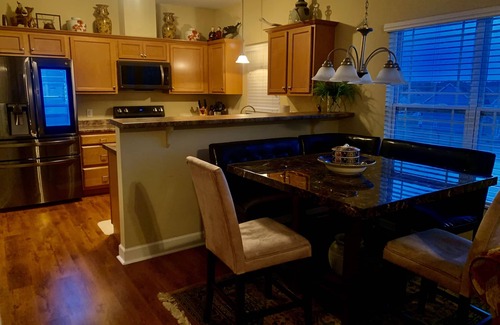 Greenville House | Elegant & Tranquil 3BR Townhome in Greenville’s Convention District