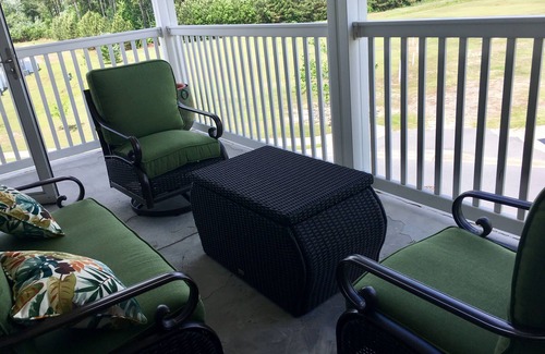 Greenville House | Elegant & Tranquil 3BR Townhome in Greenville’s Convention District