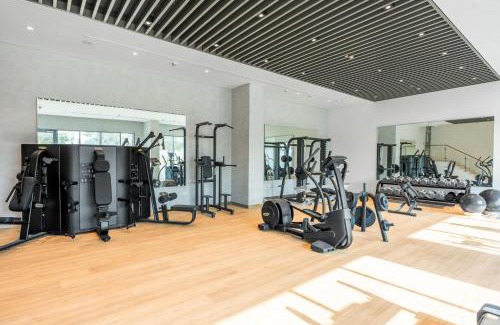 Al Safa Apartment | Elegant unit in Al Wasl sleeps 4 with Canal Views