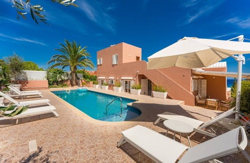 Sant Lluis Villa | Elegant villa next to the beach in Punta Prima