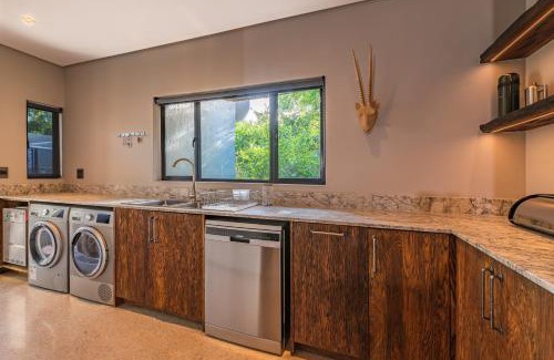 Belfast Cabin | Elephant Point