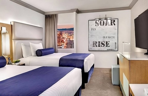 Gateway District Hotel | Elevate 2 Queens at The STRAT Hotel, Casino & Tower