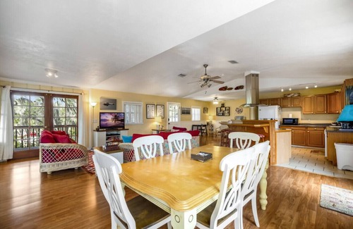 Cedar Key Cabin | Elevated Serenity - Cedar Summit Upstairs 2BR Vacation Retreat with Breathtaking Views