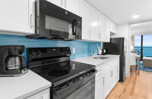 Golden Mile Condo | Elevated Serenity:Ninth Floor Beachfront Getaway