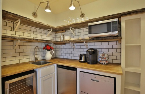 Sayles Blvd. Area House | Eleven09-A Fine Guest Experience in the Sayles/Highland Historic District