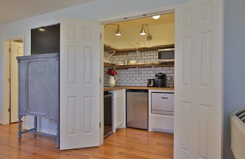 Sayles Blvd. Area House | Eleven09-A Fine Guest Experience in the Sayles/Highland Historic District