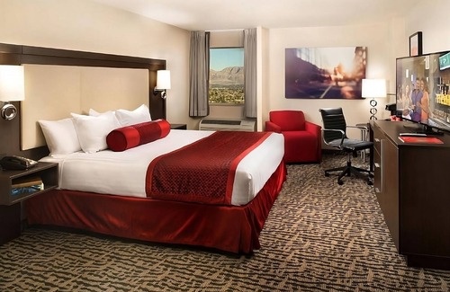 Gateway District Hotel | Elite 1 King at The STRAT Hotel, Casino & Tower