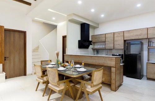 Bhimtal Villa | ELIVAAS 4 BHK with Balcony & Terrace - Antarmann Casa Nova