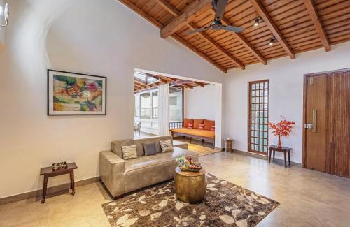 Bhimtal Villa | ELIVAAS 6 BHK with Balcony & Lake View - Antarmann Casa Zenith