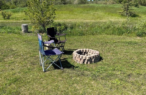 Strathcona County Cabin | Elk Island Getaway! Rustic Cabin. Where peace and nature awaits you!n