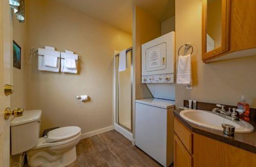 Orick House | Elk Meadow Cabins 11B Roosevelt Elk - Single Room