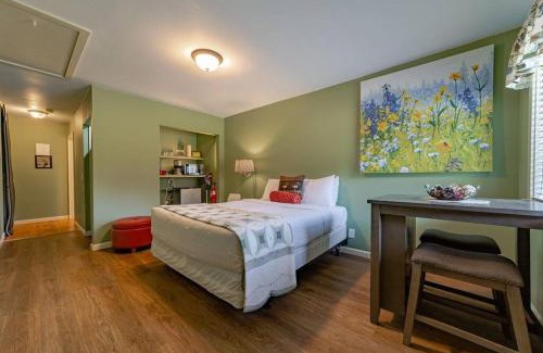 Orick House | Elk Meadow Cabins 13B Bears Den - Single Room