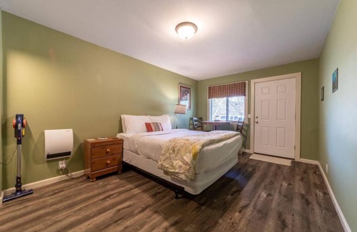 Orick House | Elk Meadow Cabins 15B Lady Bird - Single Room