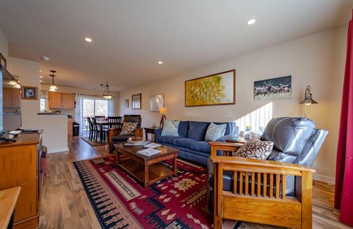 Orick House | Elk Meadow Cabins 17A Gold Rush Suite