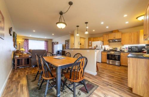 Orick House | Elk Meadow Cabins 19A Johnny Redwood Suite