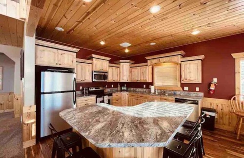 Island Park House | Elk Ridge Retreat - Hot Tub