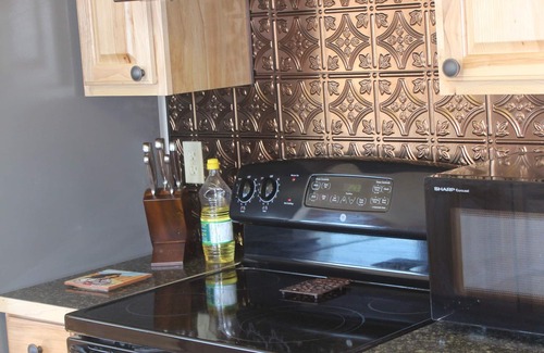 Eagle Nest House | Elk View Cabin - A lovely mountain retreat. Family-friendly and dog-friendly.