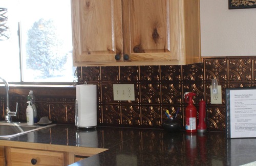 Eagle Nest House | Elk View Cabin - A lovely mountain retreat. Family-friendly and dog-friendly.