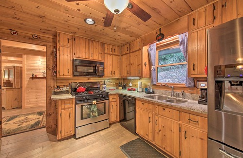 Ellijay Cabin | Ellijay Cabin with Porch & Private Hot Tub!