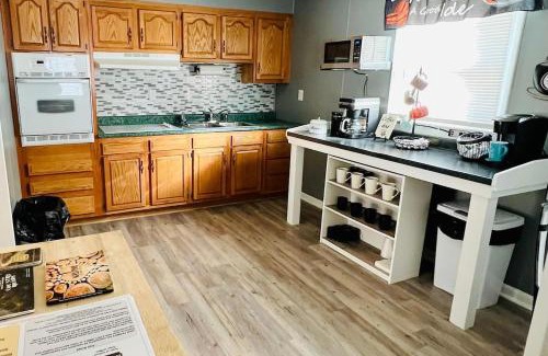Gilbert House | Ellis House Trail Lodging Sleeps 16
