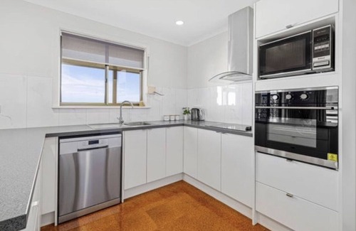 Ward House | Elliston Esplanade Beach House (RUFF-INN-IT)