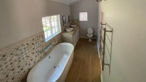 Dullstroom Villa | Elm Tree House - Dullstroom - holiday home