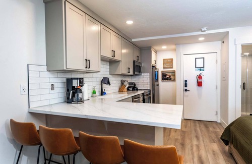 Yosemite National Park Condo | Elmer's Hideout - Fully Renovated Yosemite Escape!