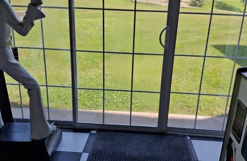 Branson Condo | Elvis and 60's decor, 2 bedroom Delight on a golf course